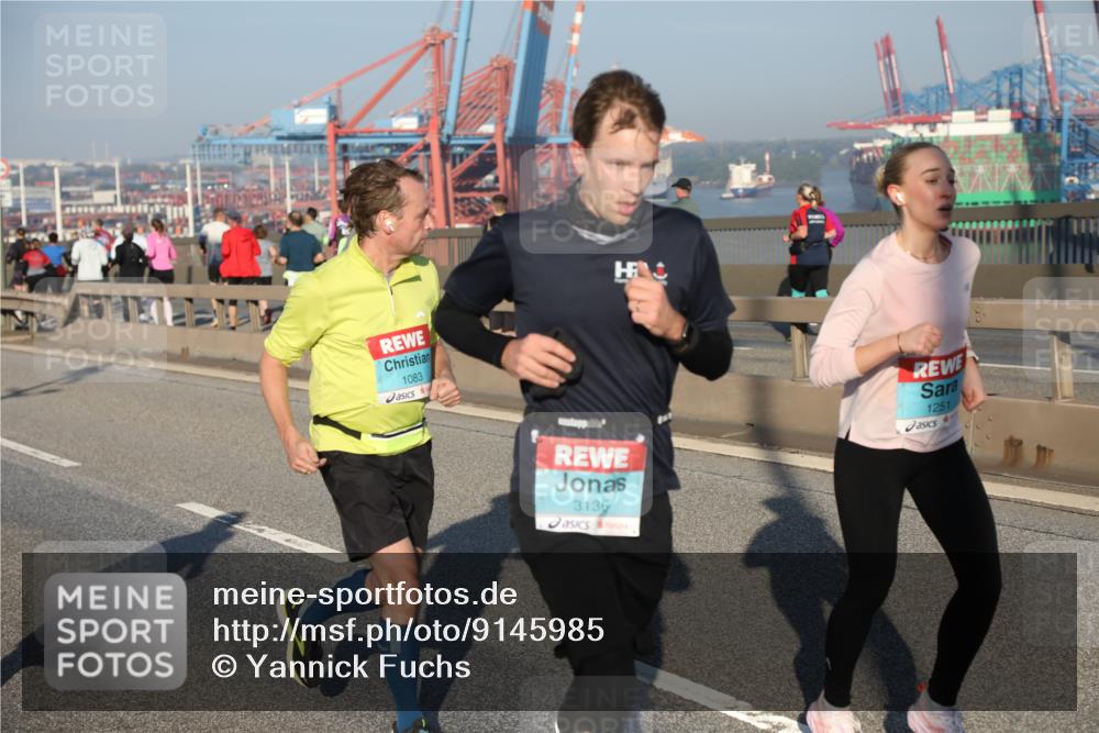 03.10.2025 - Köhlbrandbrückenlauf Yannick Fuchs http://msf.ph/oto/9145985 03.10.2025 08:35:40 Position 2 1083, 3136, 1251 meine-sportfotos.de