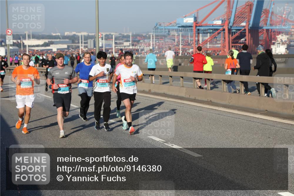 03.10.2025 - Köhlbrandbrückenlauf Yannick Fuchs http://msf.ph/oto/9146380 03.10.2025 08:36:19 Position 2 1423, 1112, 3338 meine-sportfotos.de