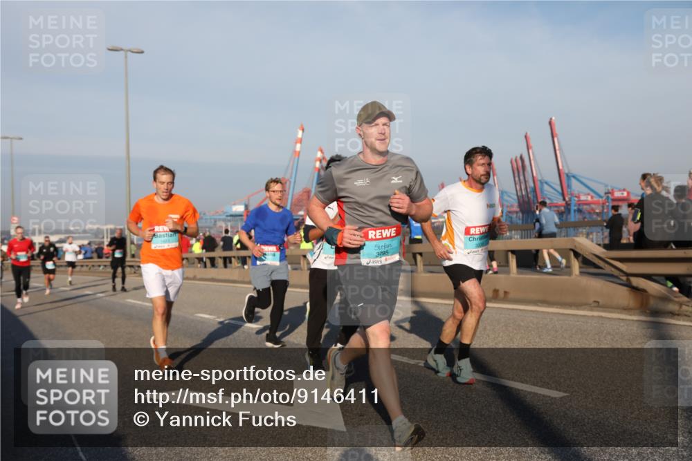 03.10.2025 - Köhlbrandbrückenlauf Yannick Fuchs http://msf.ph/oto/9146411 03.10.2025 08:36:22 Position 2 1423, 3795, 3338 meine-sportfotos.de