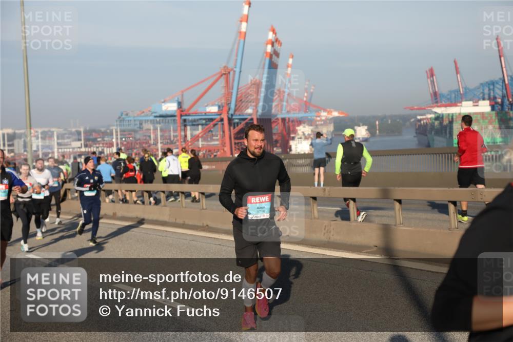 03.10.2025 - Köhlbrandbrückenlauf Yannick Fuchs http://msf.ph/oto/9146507 03.10.2025 08:36:38 Position 2 3718 meine-sportfotos.de