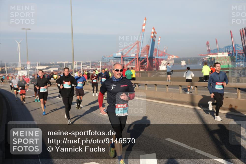 03.10.2025 - Köhlbrandbrückenlauf Yannick Fuchs http://msf.ph/oto/9146570 03.10.2025 08:36:44 Position 2 2820, 1052 meine-sportfotos.de