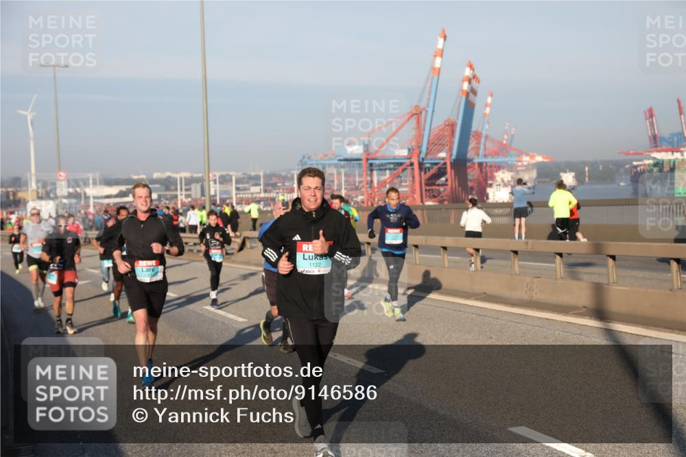 03.10.2025 - Köhlbrandbrückenlauf Yannick Fuchs http://msf.ph/oto/9146586 03.10.2025 08:36:45 Position 2 1122 meine-sportfotos.de
