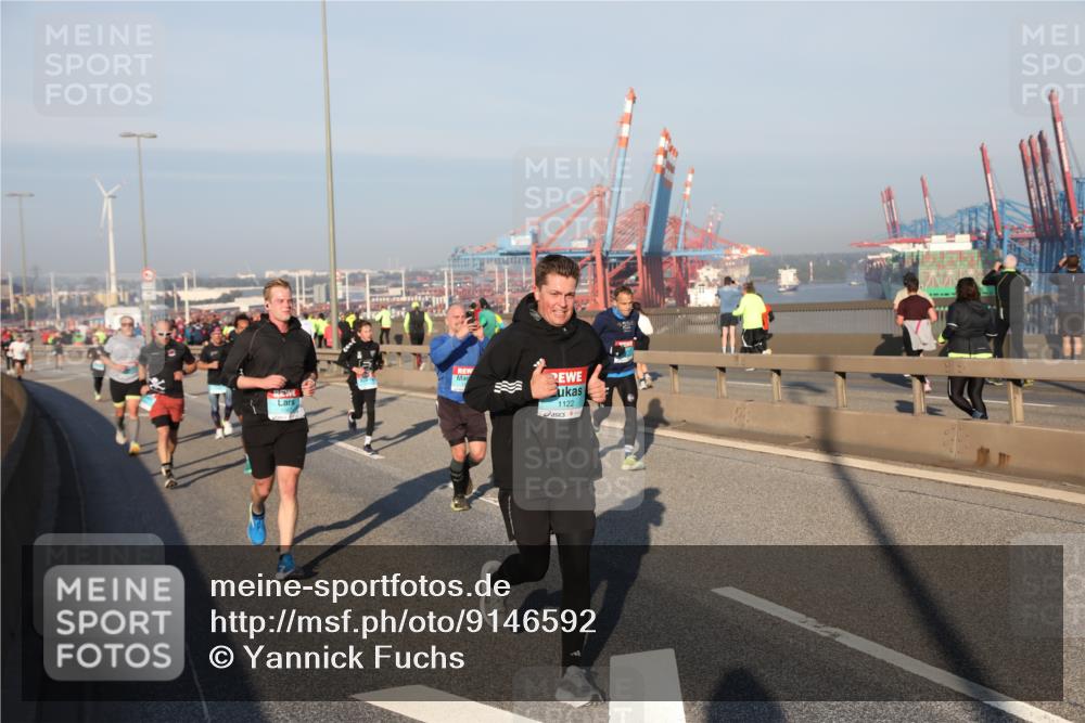 03.10.2025 - Köhlbrandbrückenlauf Yannick Fuchs http://msf.ph/oto/9146592 03.10.2025 08:36:46 Position 2 1122 meine-sportfotos.de