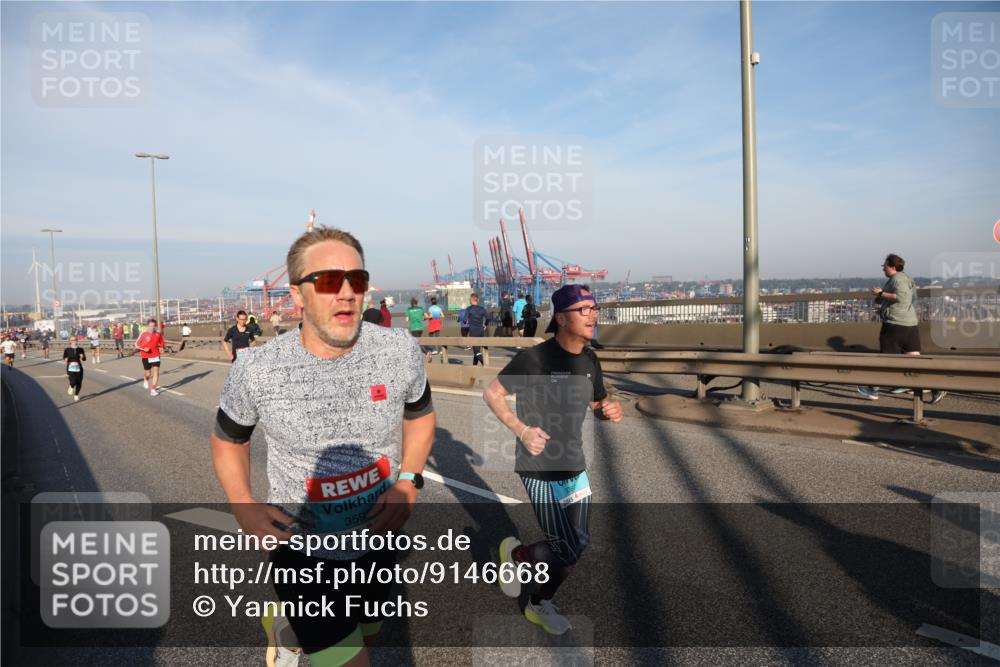 03.10.2025 - Köhlbrandbrückenlauf Yannick Fuchs http://msf.ph/oto/9146668 03.10.2025 08:36:51 Position 2 359 meine-sportfotos.de