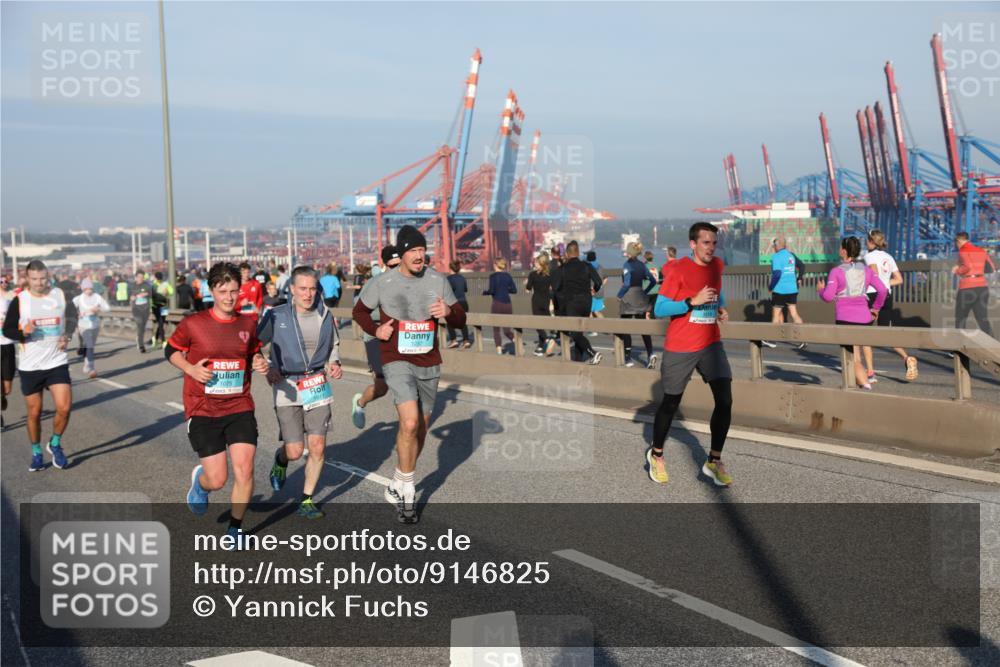 03.10.2025 - Köhlbrandbrückenlauf Yannick Fuchs http://msf.ph/oto/9146825 03.10.2025 08:37:07 Position 2 1075, 1617, 1237 meine-sportfotos.de