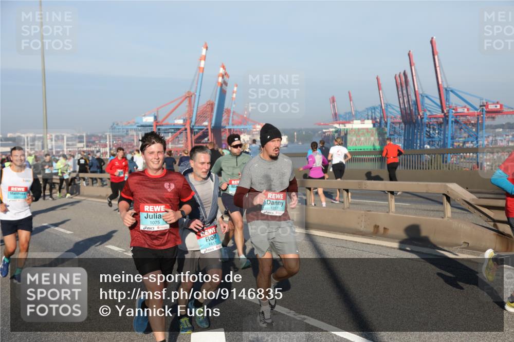 03.10.2025 - Köhlbrandbrückenlauf Yannick Fuchs http://msf.ph/oto/9146835 03.10.2025 08:37:09 Position 2 1075, 1617, 1237 meine-sportfotos.de