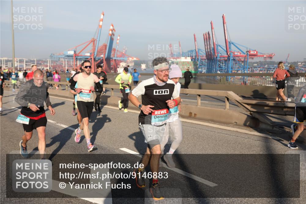 03.10.2025 - Köhlbrandbrückenlauf Yannick Fuchs http://msf.ph/oto/9146883 03.10.2025 08:37:14 Position 2 1084, 1269, 2880 meine-sportfotos.de