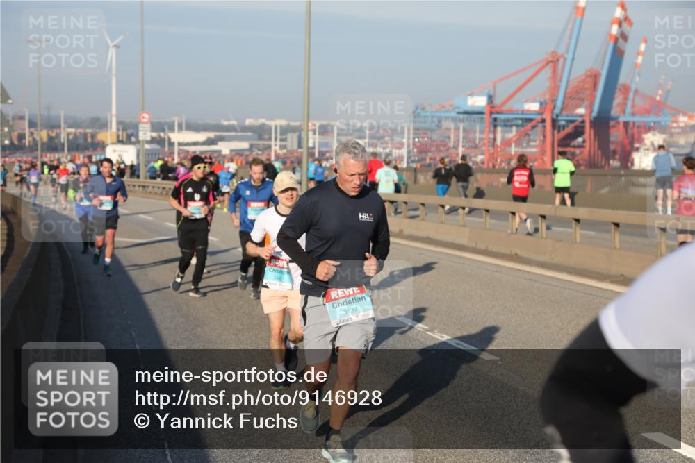 03.10.2025 - Köhlbrandbrückenlauf Yannick Fuchs http://msf.ph/oto/9146928 03.10.2025 08:37:26 Position 2 3342, 3137 meine-sportfotos.de