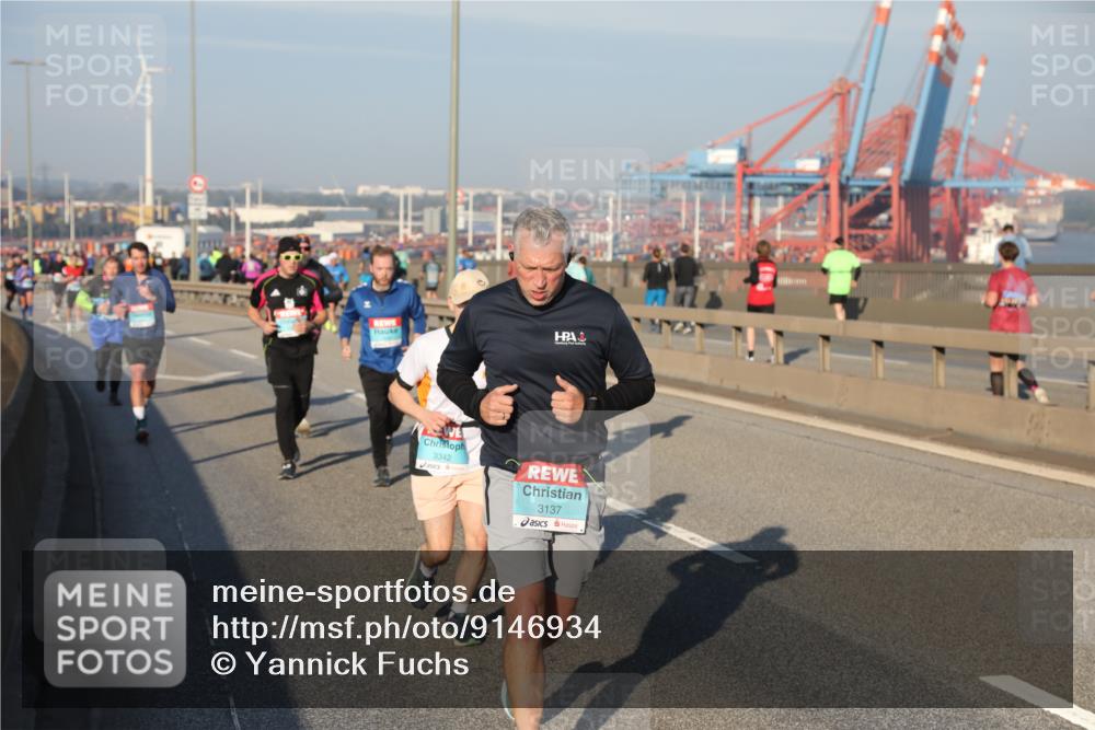 03.10.2025 - Köhlbrandbrückenlauf Yannick Fuchs http://msf.ph/oto/9146934 03.10.2025 08:37:26 Position 2 3342, 3137 meine-sportfotos.de