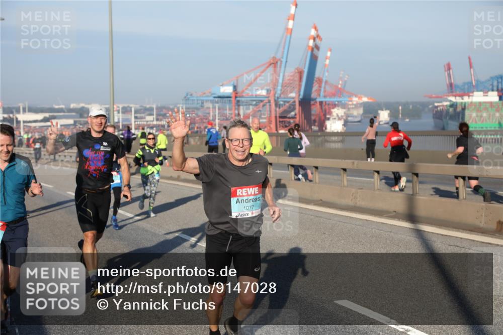 03.10.2025 - Köhlbrandbrückenlauf Yannick Fuchs http://msf.ph/oto/9147028 03.10.2025 08:37:46 Position 2 1077 meine-sportfotos.de