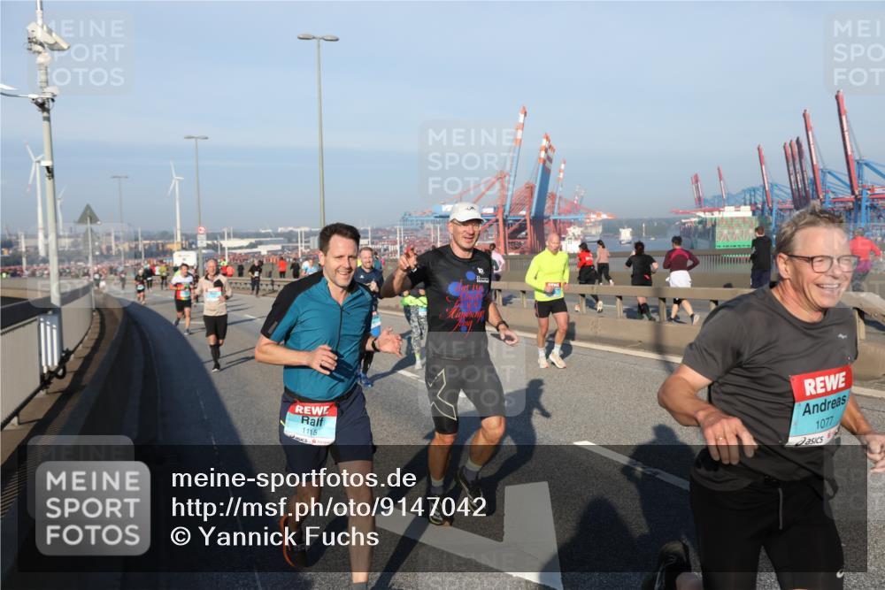 03.10.2025 - Köhlbrandbrückenlauf Yannick Fuchs http://msf.ph/oto/9147042 03.10.2025 08:37:47 Position 2 1115, 19, 1077 meine-sportfotos.de