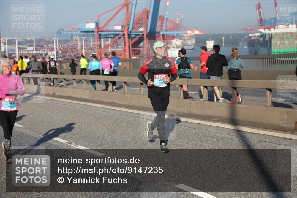 03.10.2025 - Köhlbrandbrückenlauf Yannick Fuchs http://msf.ph/oto/9147235 03.10.2025 08:38:10 Position 2 3263, 3403 meine-sportfotos.de