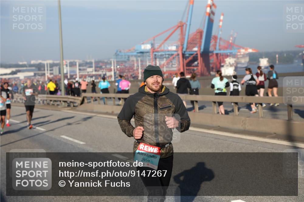 03.10.2025 - Köhlbrandbrückenlauf Yannick Fuchs http://msf.ph/oto/9147267 03.10.2025 08:38:13 Position 2 2959 meine-sportfotos.de