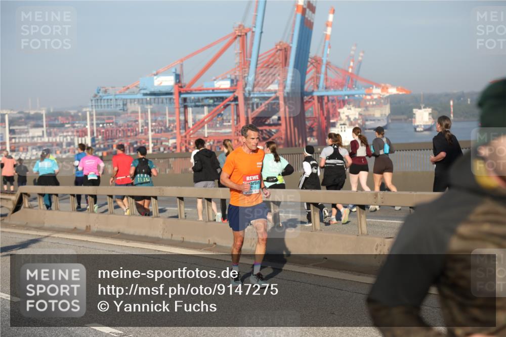03.10.2025 - Köhlbrandbrückenlauf Yannick Fuchs http://msf.ph/oto/9147275 03.10.2025 08:38:14 Position 2 21, 89, 315 meine-sportfotos.de