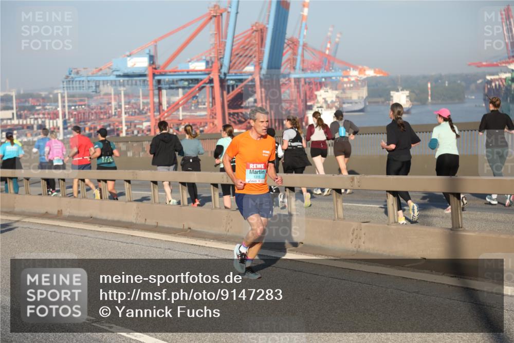 03.10.2025 - Köhlbrandbrückenlauf Yannick Fuchs http://msf.ph/oto/9147283 03.10.2025 08:38:14 Position 2 1315 meine-sportfotos.de