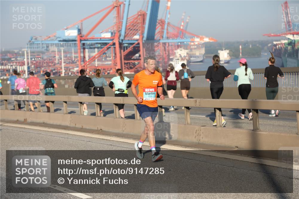 03.10.2025 - Köhlbrandbrückenlauf Yannick Fuchs http://msf.ph/oto/9147285 03.10.2025 08:38:14 Position 2 1315 meine-sportfotos.de