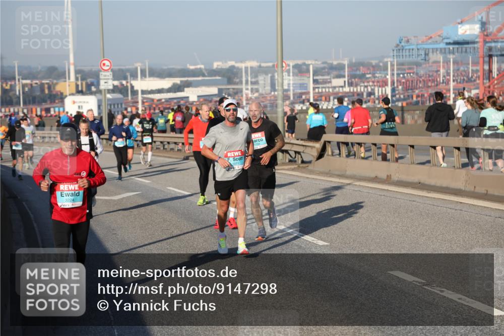 03.10.2025 - Köhlbrandbrückenlauf Yannick Fuchs http://msf.ph/oto/9147298 03.10.2025 08:38:15 Position 2 3224, 1071, 1194 meine-sportfotos.de