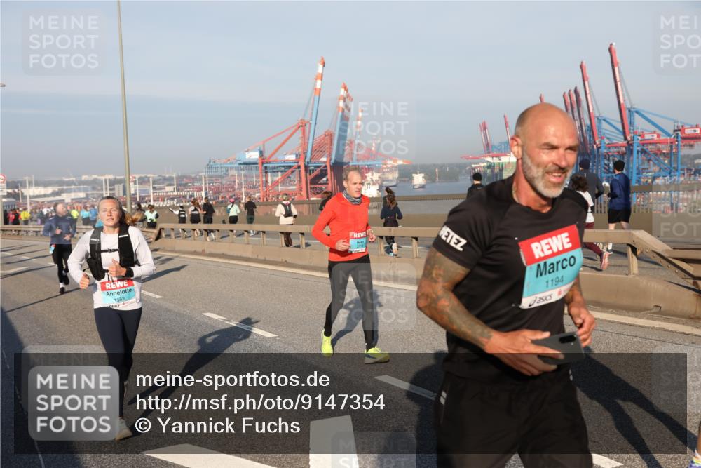 03.10.2025 - Köhlbrandbrückenlauf Yannick Fuchs http://msf.ph/oto/9147354 03.10.2025 08:38:21 Position 2 1553, 3719, 1194 meine-sportfotos.de