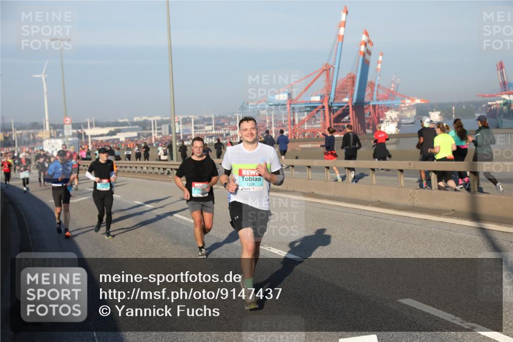 03.10.2025 - Köhlbrandbrückenlauf Yannick Fuchs http://msf.ph/oto/9147437 03.10.2025 08:38:29 Position 2 1226 meine-sportfotos.de