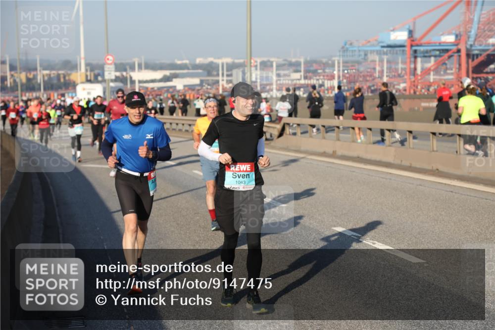03.10.2025 - Köhlbrandbrückenlauf Yannick Fuchs http://msf.ph/oto/9147475 03.10.2025 08:38:32 Position 2 1043 meine-sportfotos.de