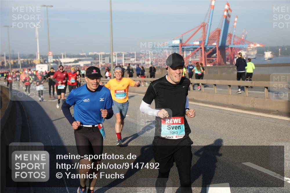 03.10.2025 - Köhlbrandbrückenlauf Yannick Fuchs http://msf.ph/oto/9147492 03.10.2025 08:38:33 Position 2 1043 meine-sportfotos.de