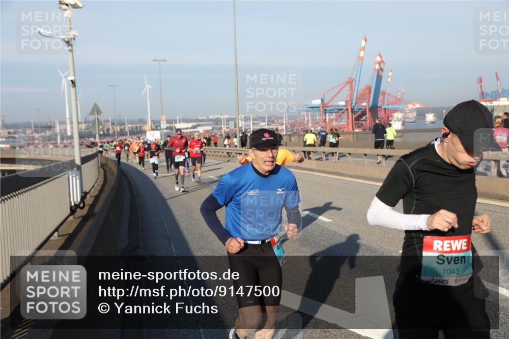 03.10.2025 - Köhlbrandbrückenlauf Yannick Fuchs http://msf.ph/oto/9147500 03.10.2025 08:38:34 Position 2 1043 meine-sportfotos.de