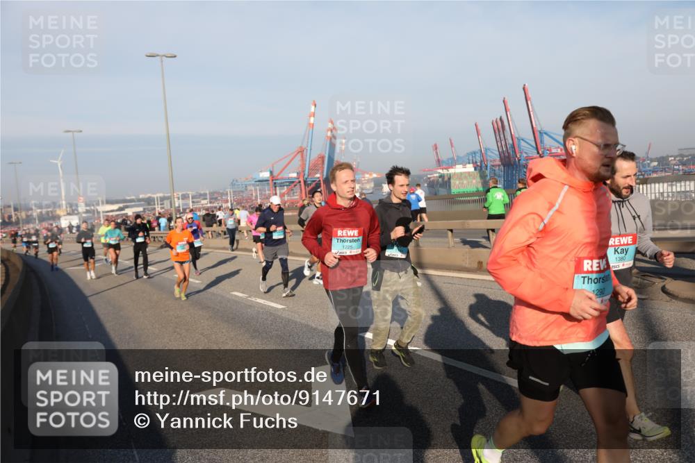 03.10.2025 - Köhlbrandbrückenlauf Yannick Fuchs http://msf.ph/oto/9147671 03.10.2025 08:38:49 Position 2 1225, 1292, 1380 meine-sportfotos.de