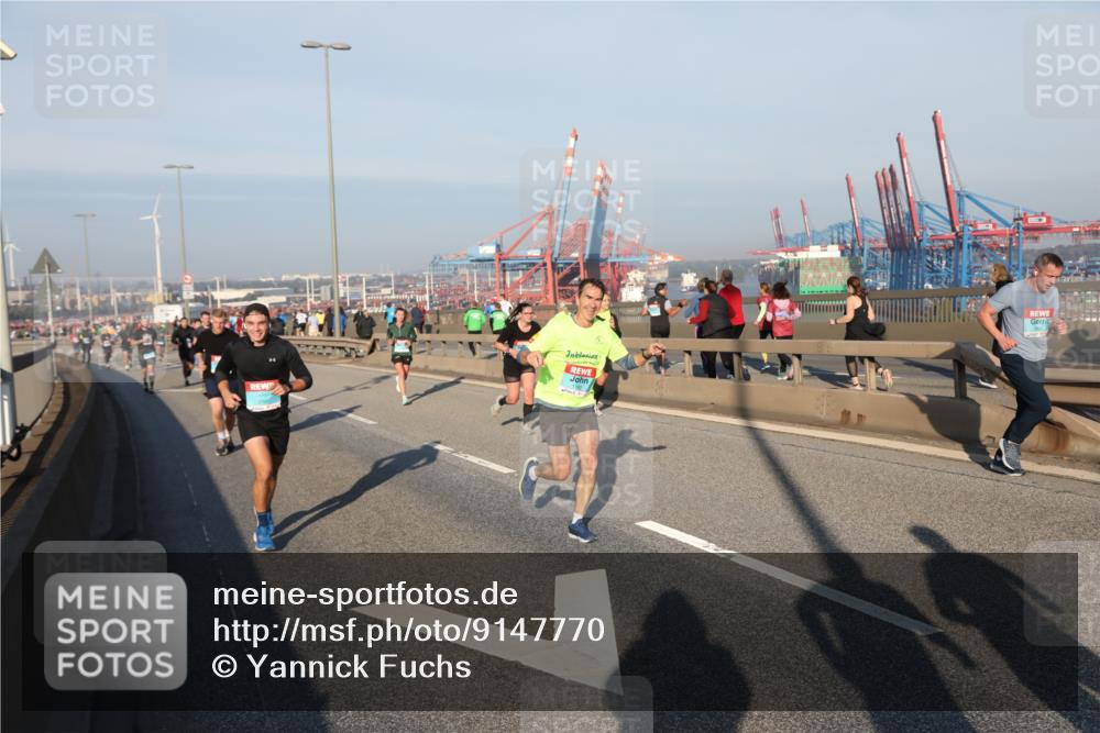 03.10.2025 - Köhlbrandbrückenlauf Yannick Fuchs http://msf.ph/oto/9147770 03.10.2025 08:38:56 Position 2 3404 meine-sportfotos.de