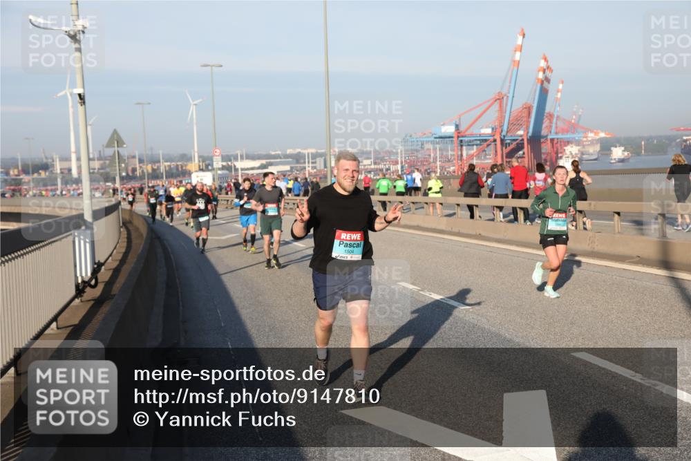 03.10.2025 - Köhlbrandbrückenlauf Yannick Fuchs http://msf.ph/oto/9147810 03.10.2025 08:38:58 Position 2 1504 meine-sportfotos.de