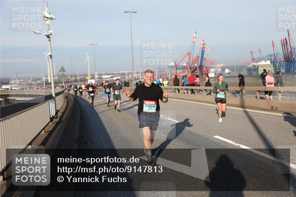03.10.2025 - Köhlbrandbrückenlauf Yannick Fuchs http://msf.ph/oto/9147813 03.10.2025 08:38:59 Position 2 1504 meine-sportfotos.de