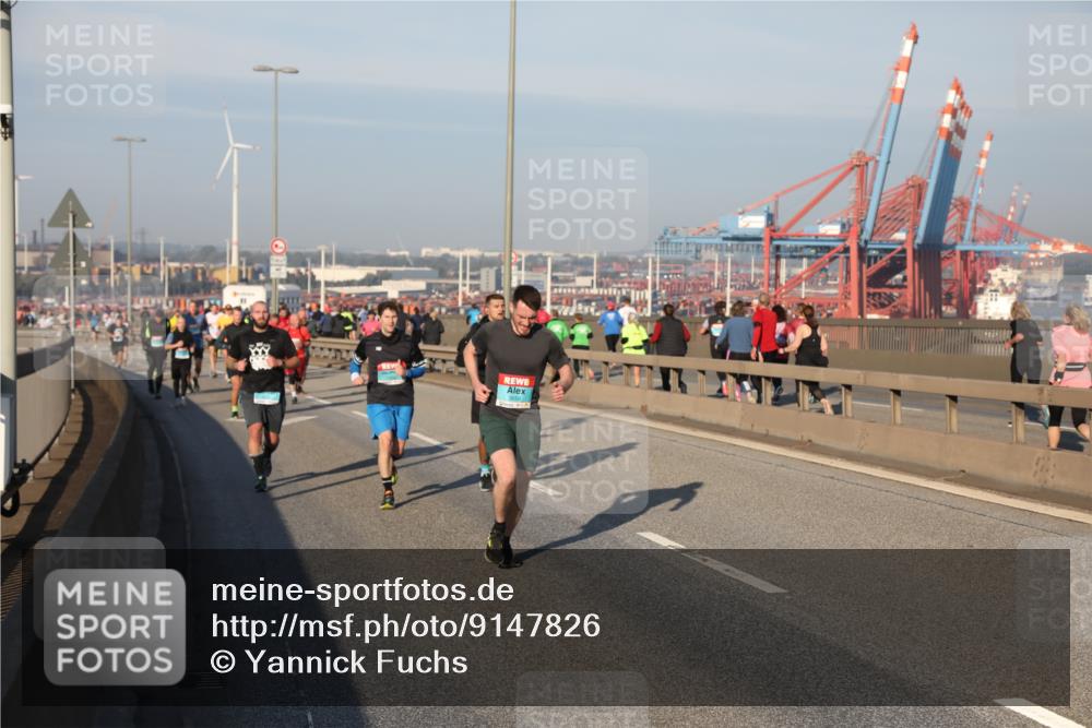 03.10.2025 - Köhlbrandbrückenlauf Yannick Fuchs http://msf.ph/oto/9147826 03.10.2025 08:39:00 Position 2  meine-sportfotos.de