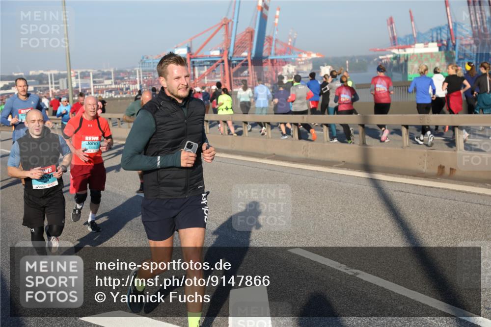 03.10.2025 - Köhlbrandbrückenlauf Yannick Fuchs http://msf.ph/oto/9147866 03.10.2025 08:39:09 Position 2 24, 3305 meine-sportfotos.de