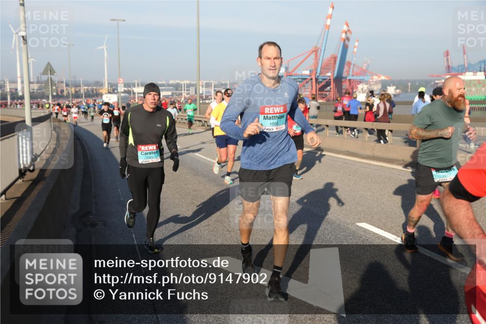 03.10.2025 - Köhlbrandbrückenlauf Yannick Fuchs http://msf.ph/oto/9147902 03.10.2025 08:39:12 Position 2 3301, 1058, 1072 meine-sportfotos.de