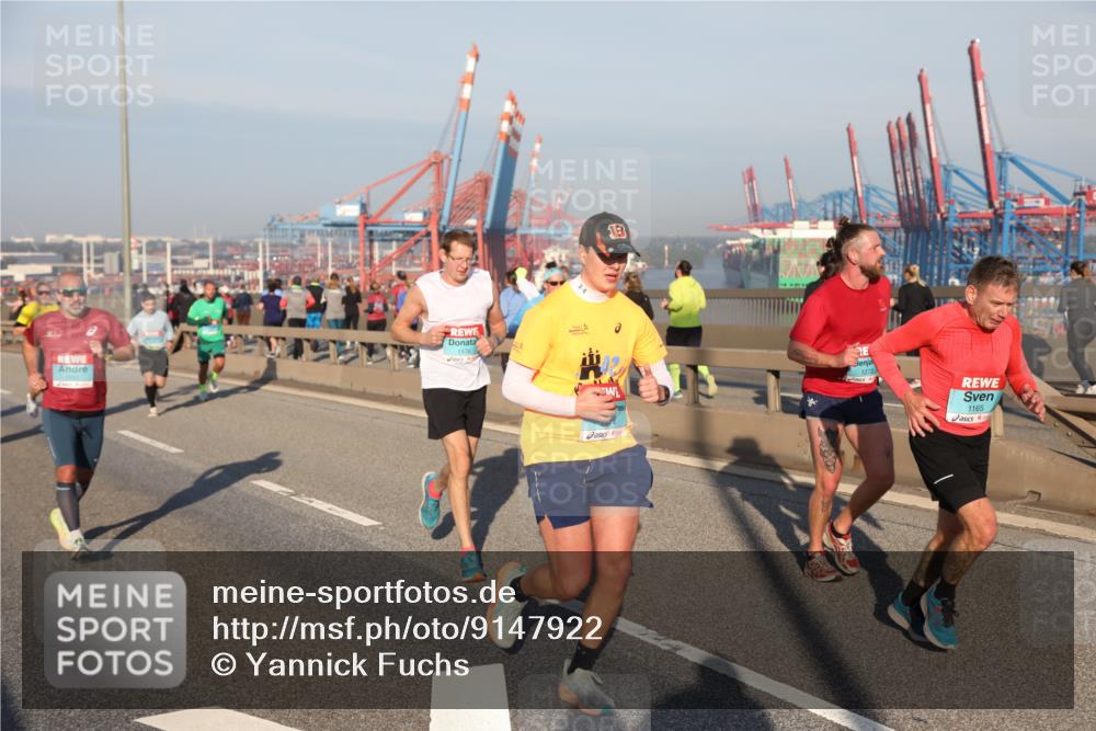 03.10.2025 - Köhlbrandbrückenlauf Yannick Fuchs http://msf.ph/oto/9147922 03.10.2025 08:39:14 Position 2 1176, 1273, 1165 meine-sportfotos.de