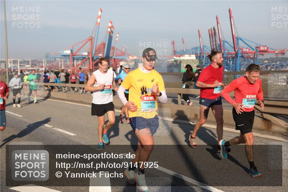 03.10.2025 - Köhlbrandbrückenlauf Yannick Fuchs http://msf.ph/oto/9147925 03.10.2025 08:39:14 Position 2 1176, 1474, 1165 meine-sportfotos.de