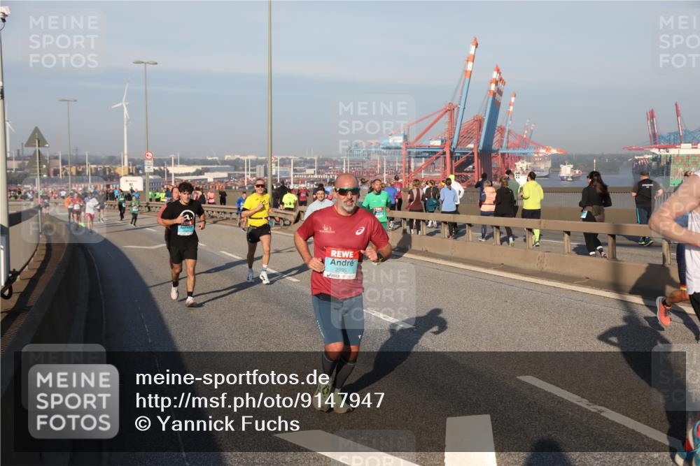 03.10.2025 - Köhlbrandbrückenlauf Yannick Fuchs http://msf.ph/oto/9147947 03.10.2025 08:39:15 Position 2 2995 meine-sportfotos.de