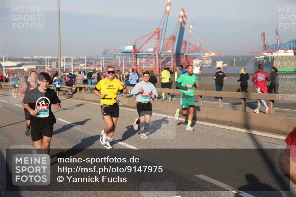 03.10.2025 - Köhlbrandbrückenlauf Yannick Fuchs http://msf.ph/oto/9147975 03.10.2025 08:39:17 Position 2 3, 2901, 29 meine-sportfotos.de