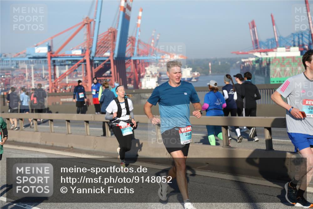 03.10.2025 - Köhlbrandbrückenlauf Yannick Fuchs http://msf.ph/oto/9148052 03.10.2025 08:39:26 Position 2 1357, 2857 meine-sportfotos.de