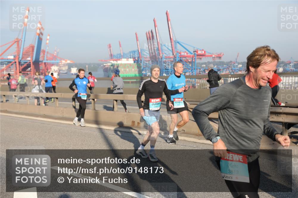03.10.2025 - Köhlbrandbrückenlauf Yannick Fuchs http://msf.ph/oto/9148173 03.10.2025 08:39:33 Position 2 2985, 3813 meine-sportfotos.de