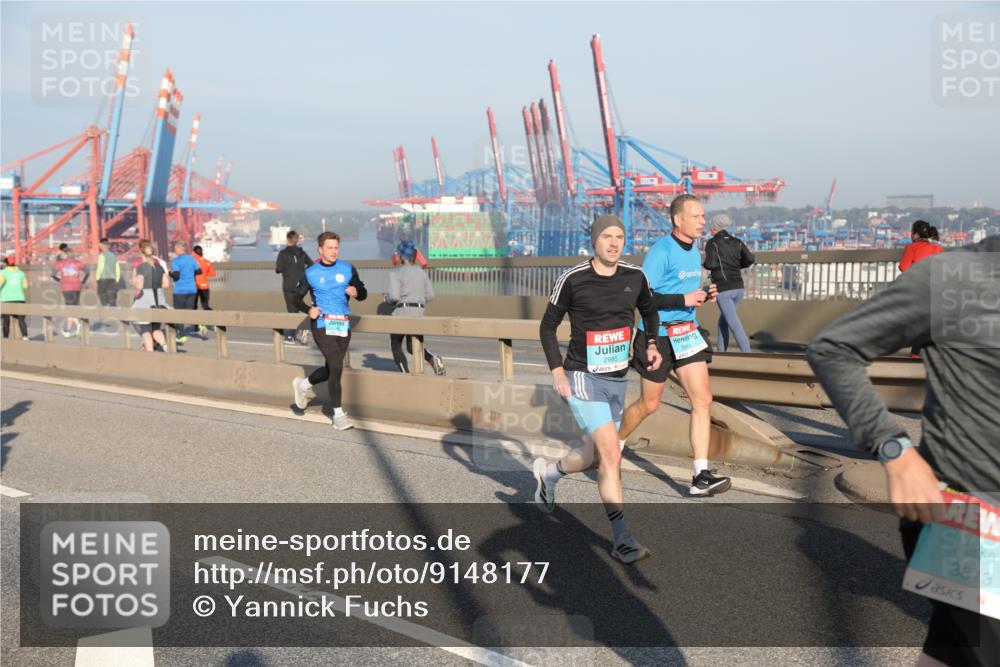 03.10.2025 - Köhlbrandbrückenlauf Yannick Fuchs http://msf.ph/oto/9148177 03.10.2025 08:39:33 Position 2 2985, 2969, 3813 meine-sportfotos.de