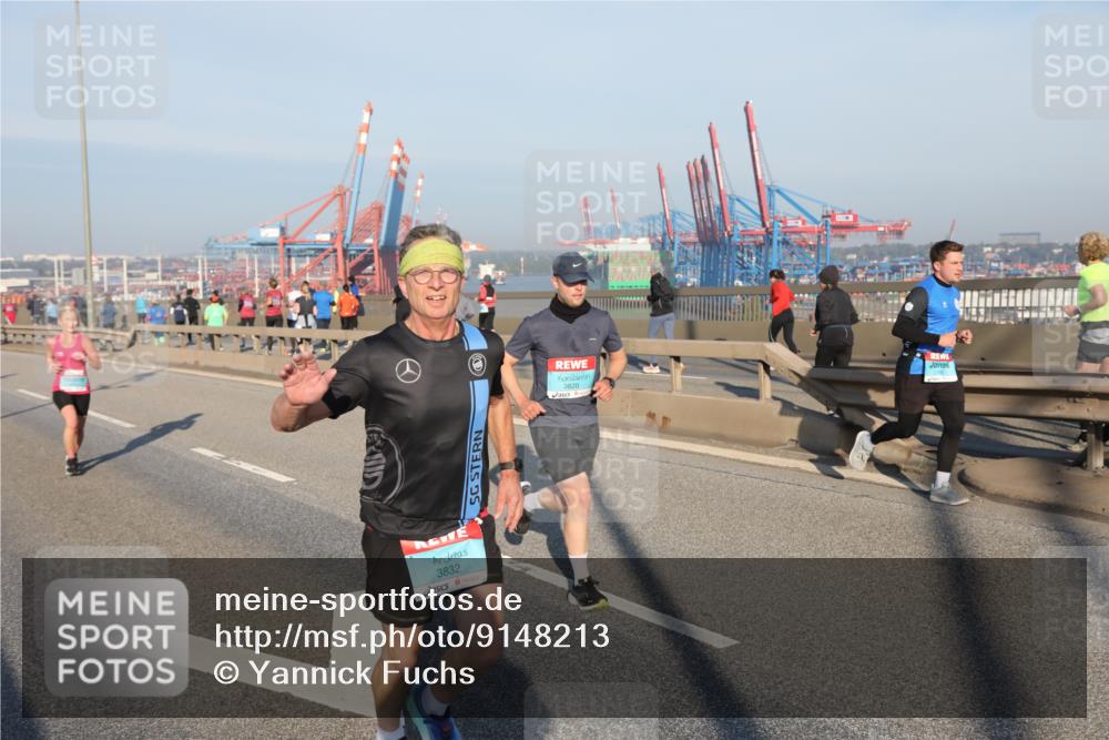 03.10.2025 - Köhlbrandbrückenlauf Yannick Fuchs http://msf.ph/oto/9148213 03.10.2025 08:39:35 Position 2 3832, 3820 meine-sportfotos.de