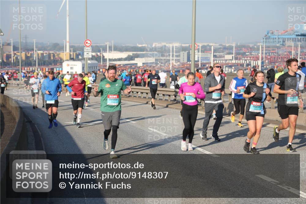 03.10.2025 - Köhlbrandbrückenlauf Yannick Fuchs http://msf.ph/oto/9148307 03.10.2025 08:39:45 Position 2 1, 1105, 68 meine-sportfotos.de