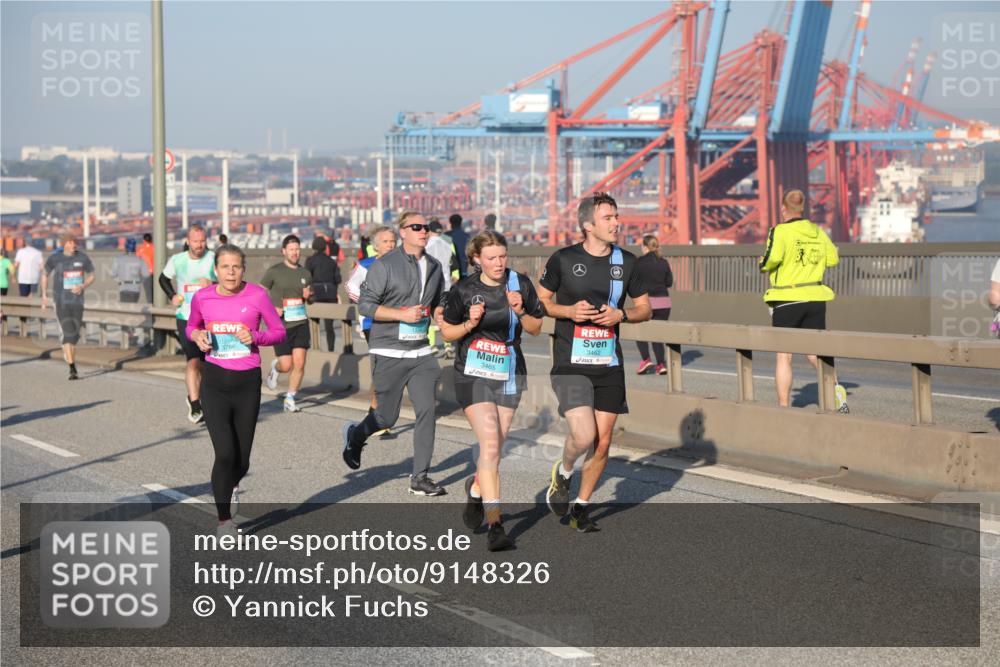 03.10.2025 - Köhlbrandbrückenlauf Yannick Fuchs http://msf.ph/oto/9148326 03.10.2025 08:39:45 Position 2 3766, 3465, 3462 meine-sportfotos.de