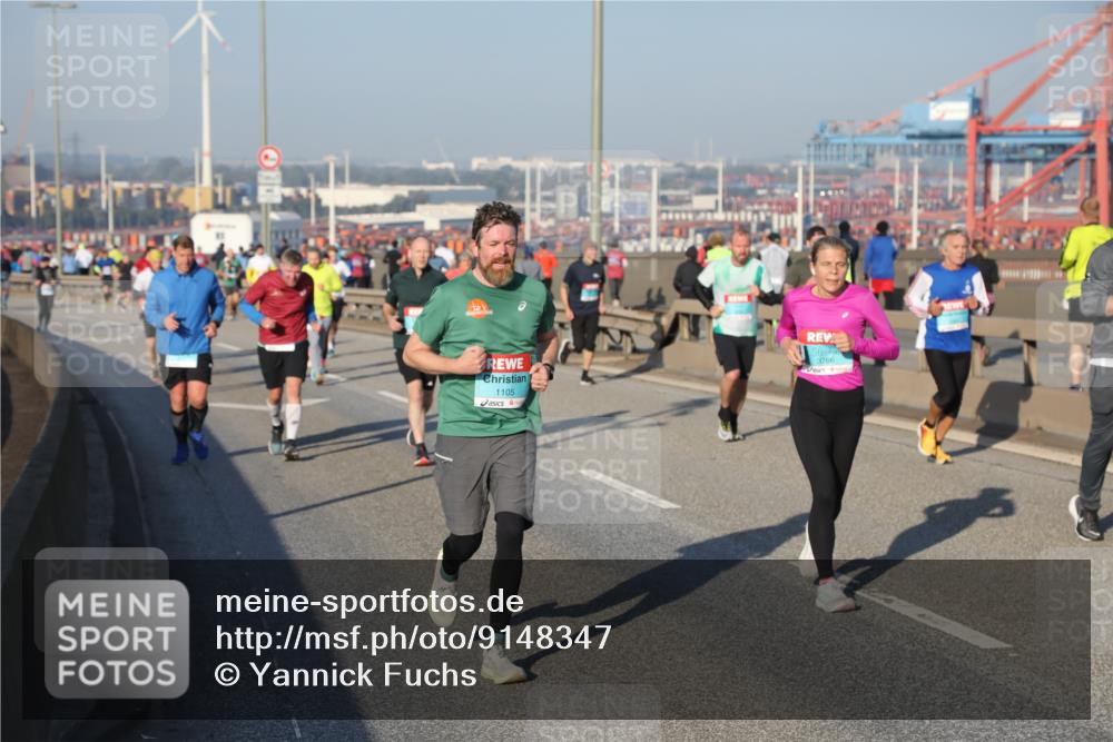03.10.2025 - Köhlbrandbrückenlauf Yannick Fuchs http://msf.ph/oto/9148347 03.10.2025 08:39:47 Position 2 1105, 3766 meine-sportfotos.de