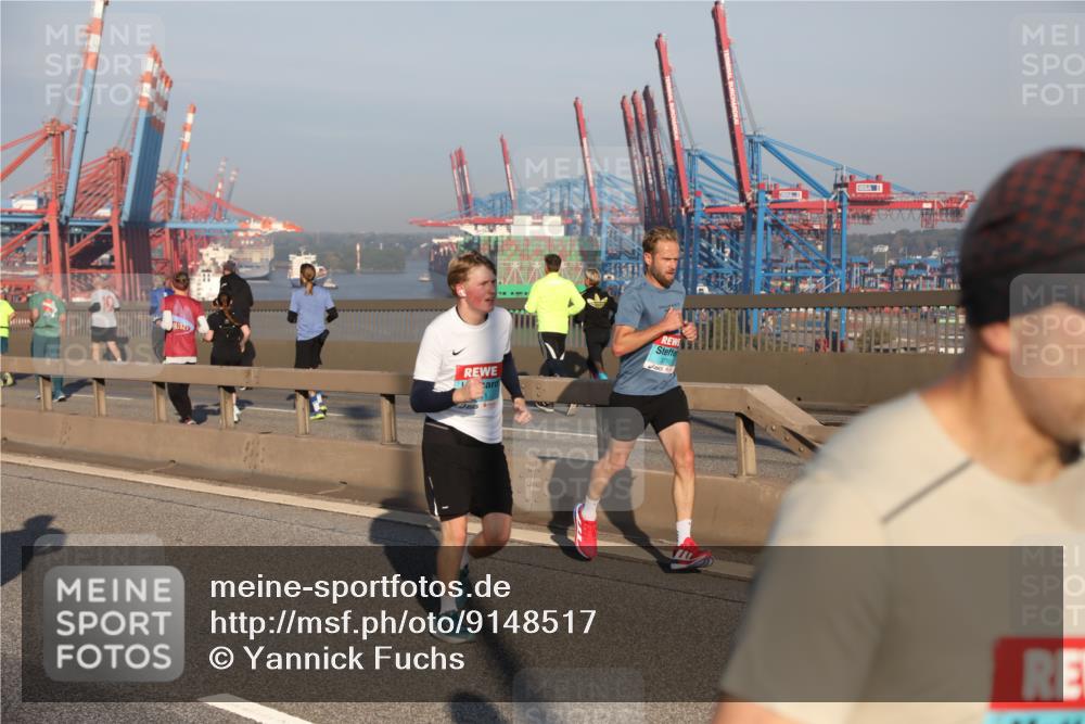 03.10.2025 - Köhlbrandbrückenlauf Yannick Fuchs http://msf.ph/oto/9148517 03.10.2025 08:39:59 Position 2  meine-sportfotos.de