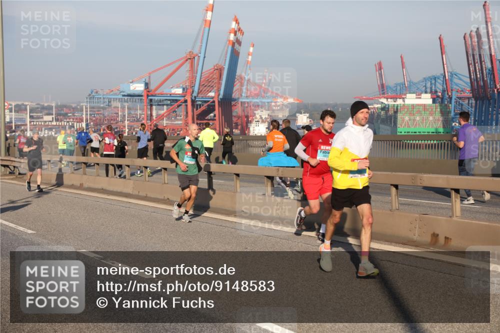03.10.2025 - Köhlbrandbrückenlauf Yannick Fuchs http://msf.ph/oto/9148583 03.10.2025 08:40:03 Position 2 19, 3521 meine-sportfotos.de