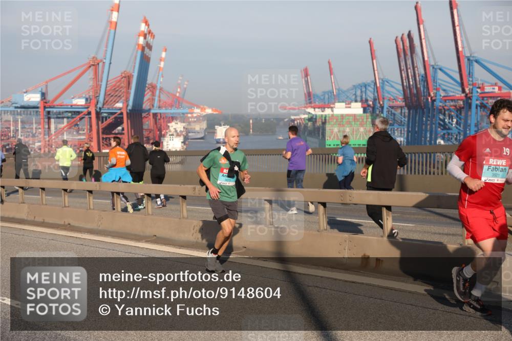 03.10.2025 - Köhlbrandbrückenlauf Yannick Fuchs http://msf.ph/oto/9148604 03.10.2025 08:40:05 Position 2 3073, 19, 3521 meine-sportfotos.de