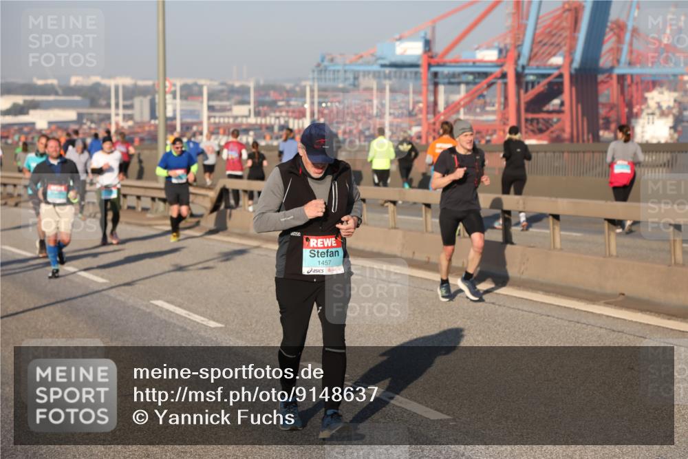03.10.2025 - Köhlbrandbrückenlauf Yannick Fuchs http://msf.ph/oto/9148637 03.10.2025 08:40:07 Position 2 1457 meine-sportfotos.de
