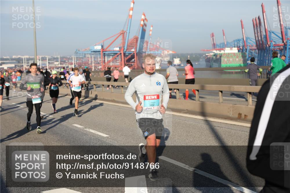 03.10.2025 - Köhlbrandbrückenlauf Yannick Fuchs http://msf.ph/oto/9148766 03.10.2025 08:40:17 Position 2 3802 meine-sportfotos.de