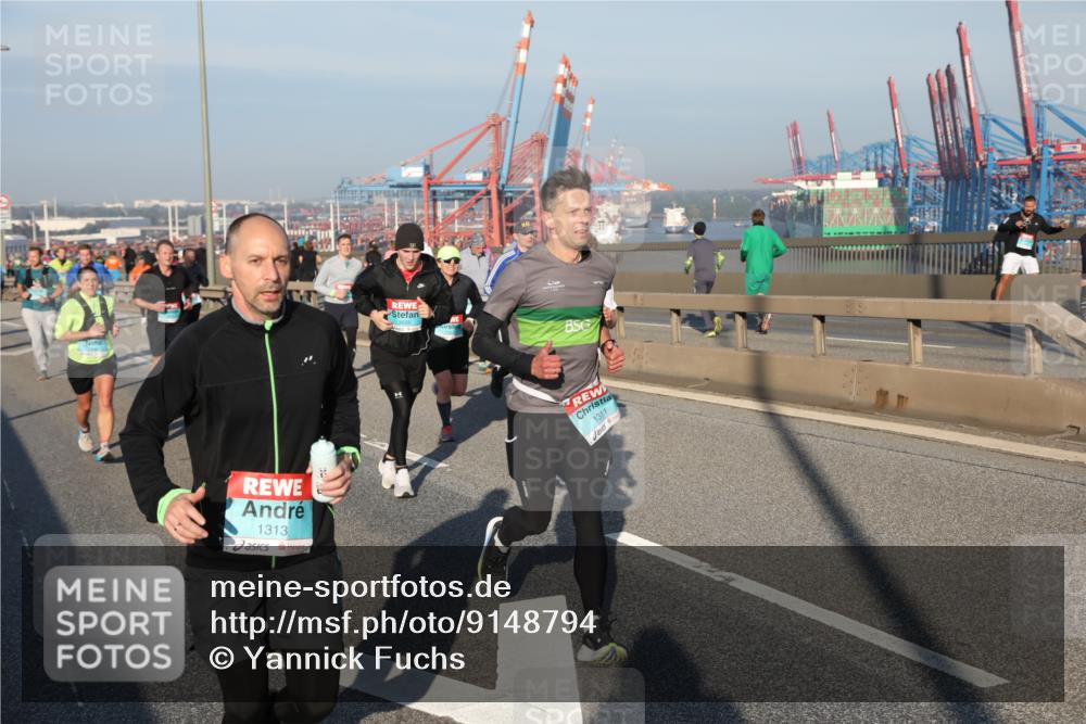 03.10.2025 - Köhlbrandbrückenlauf Yannick Fuchs http://msf.ph/oto/9148794 03.10.2025 08:40:19 Position 2 1313, 1311 meine-sportfotos.de